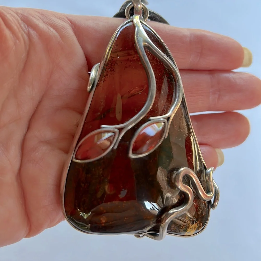Amber pendant with leather necklace - Picture 2 of 14